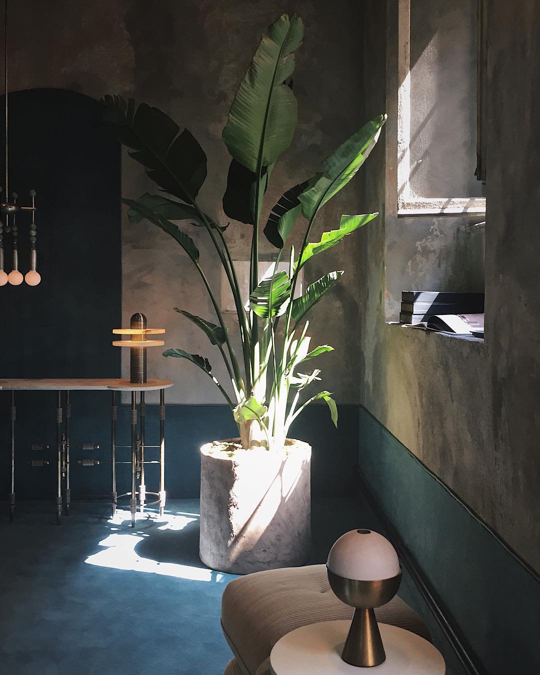 Alabaster Planes Table Lamp